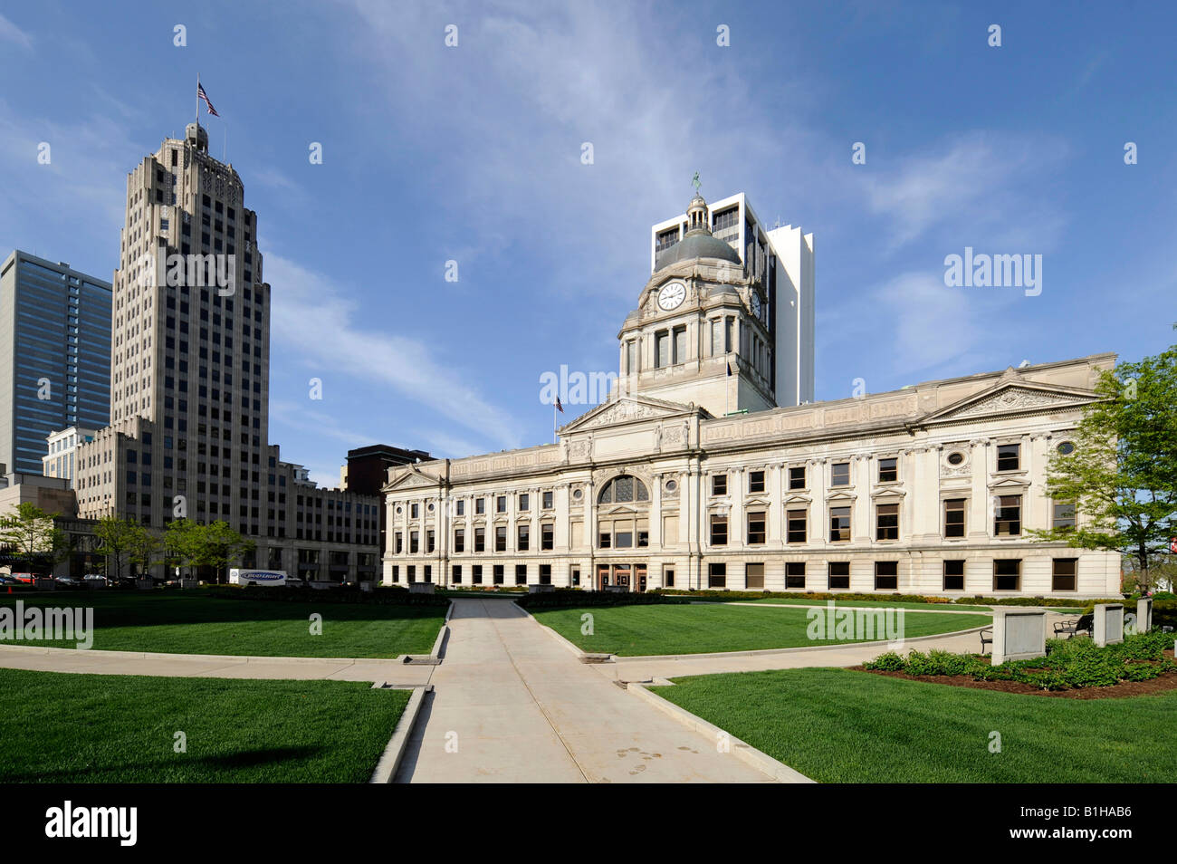 Fort Wayne Indiana skyline with Lincoln Tower and City Hall Stock Photo