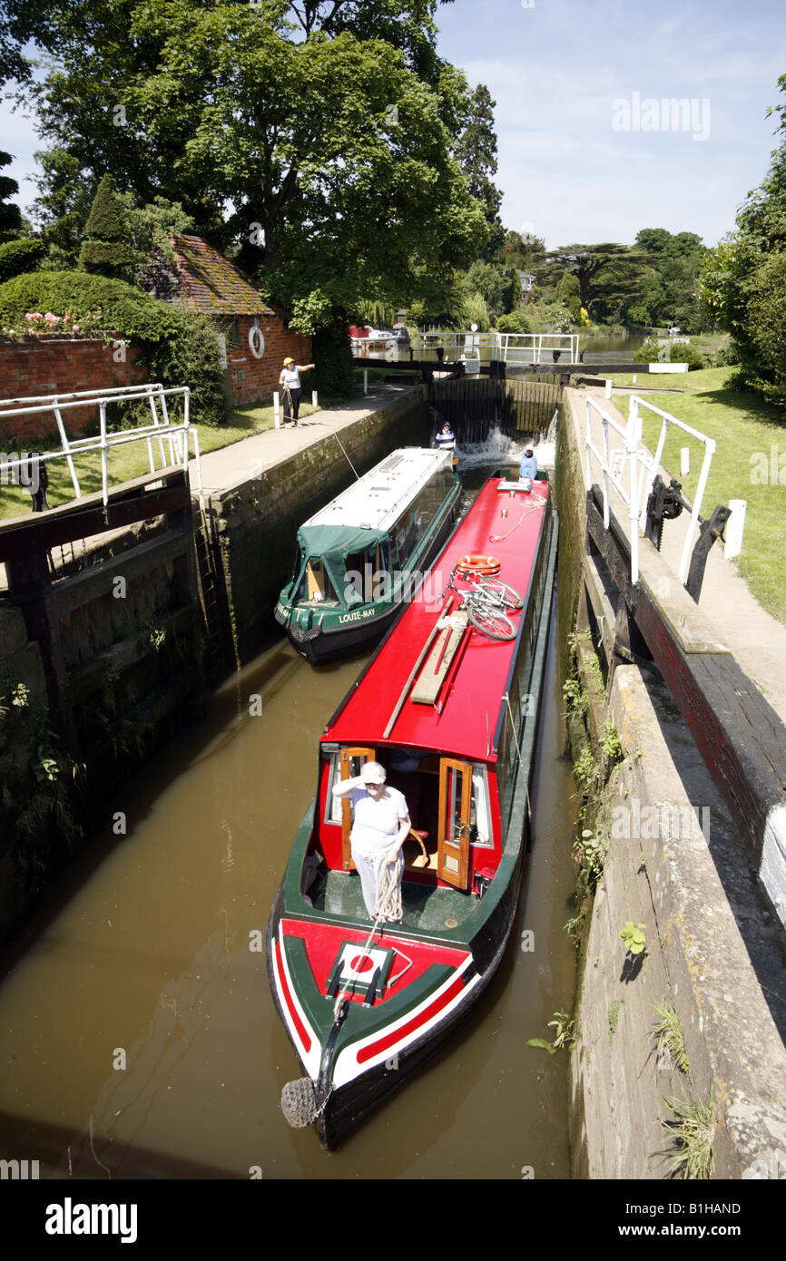 Narrowboat on the River Avon at Fladbury Lock Stock Photo Alamy