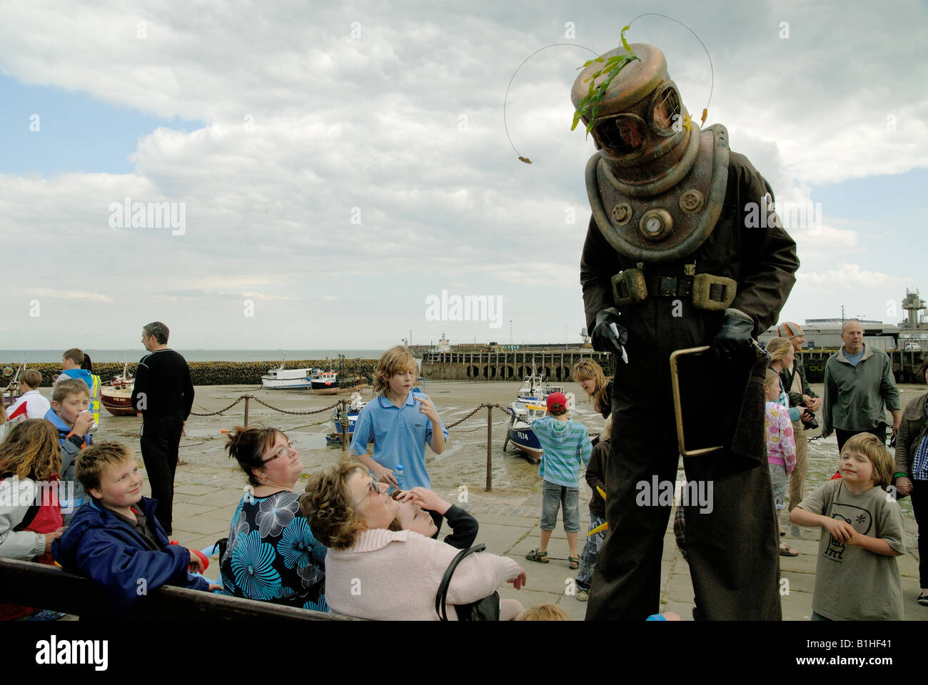 Deep sea diver helmet hi-res stock photography and images - Alamy