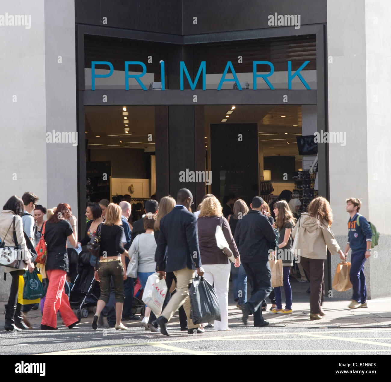 Primark shop cardiff city centre hi-res stock photography and images - Alamy