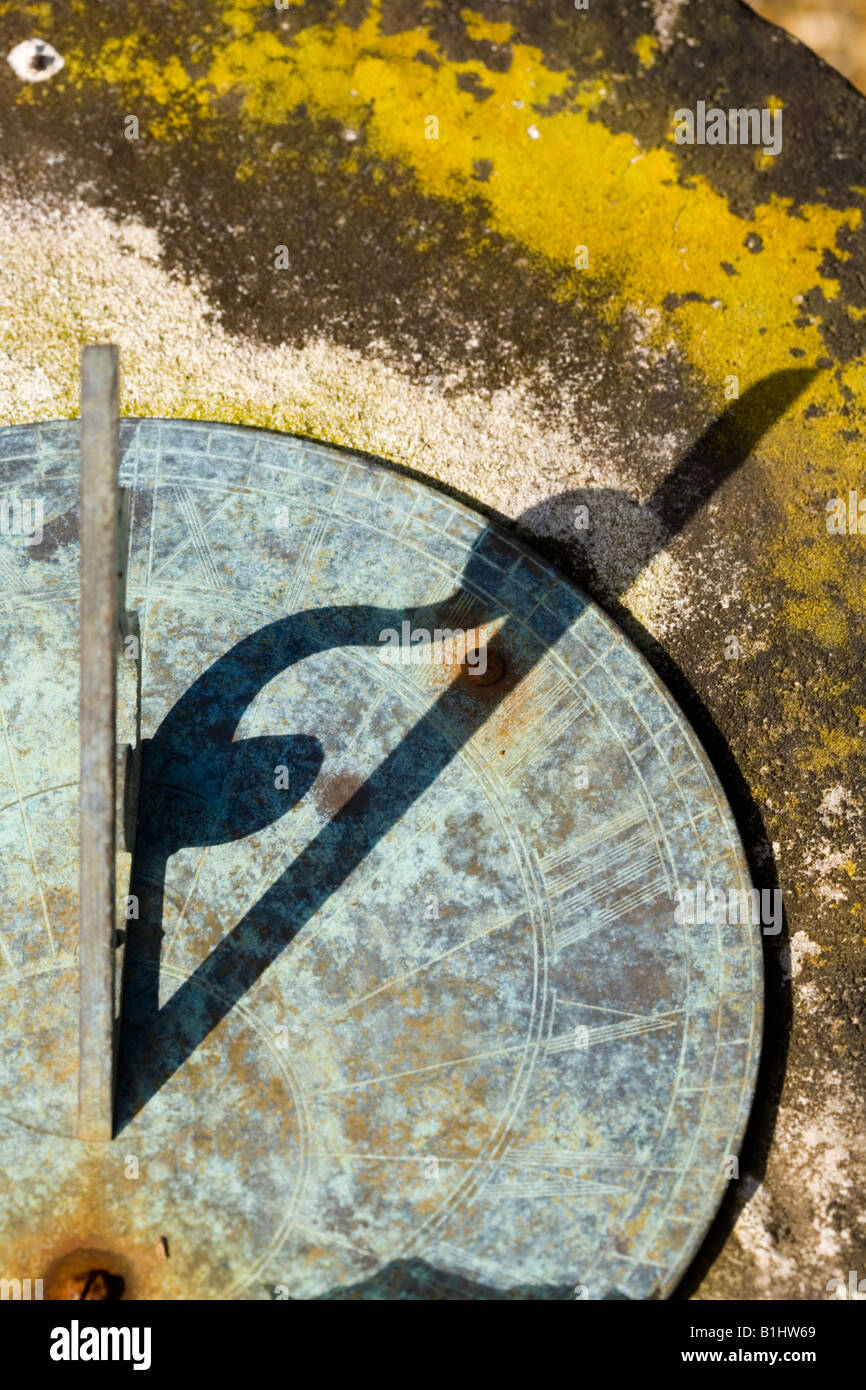 Sundial shadow hires stock photography and images Alamy