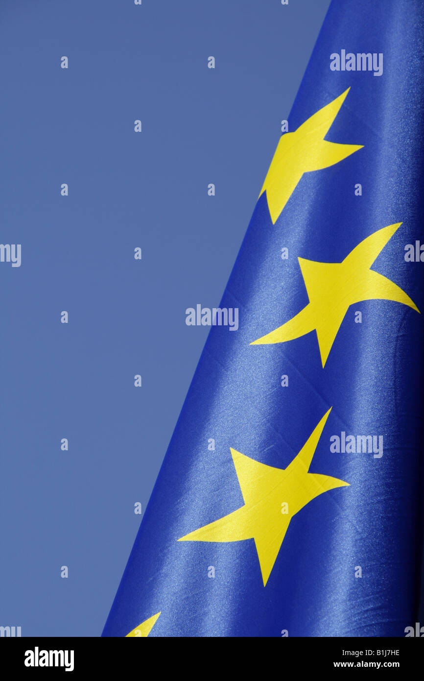 european union flag and sunny blue sky Stock Photo - Alamy
