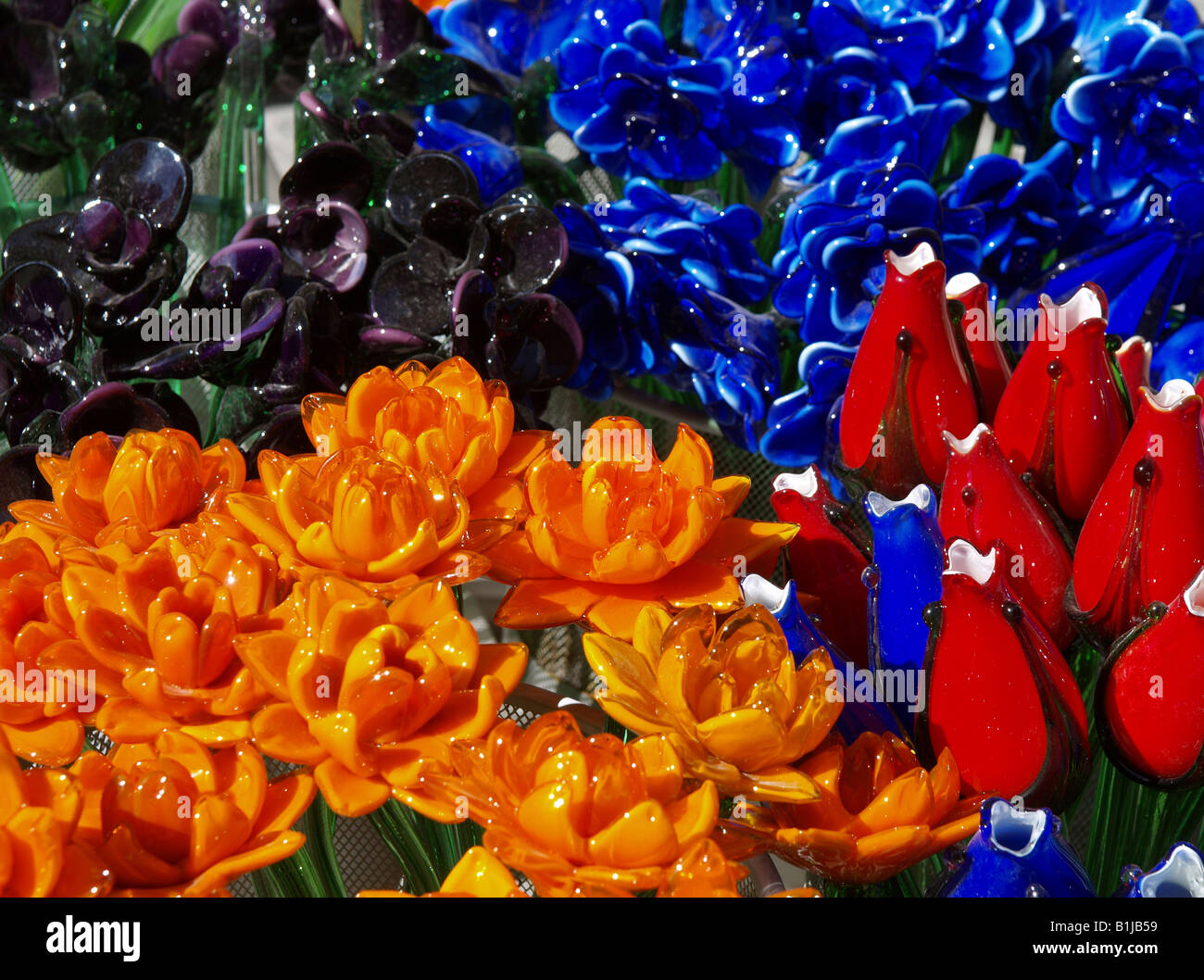 Shapes made of flowers hi-res stock photography and images - Alamy