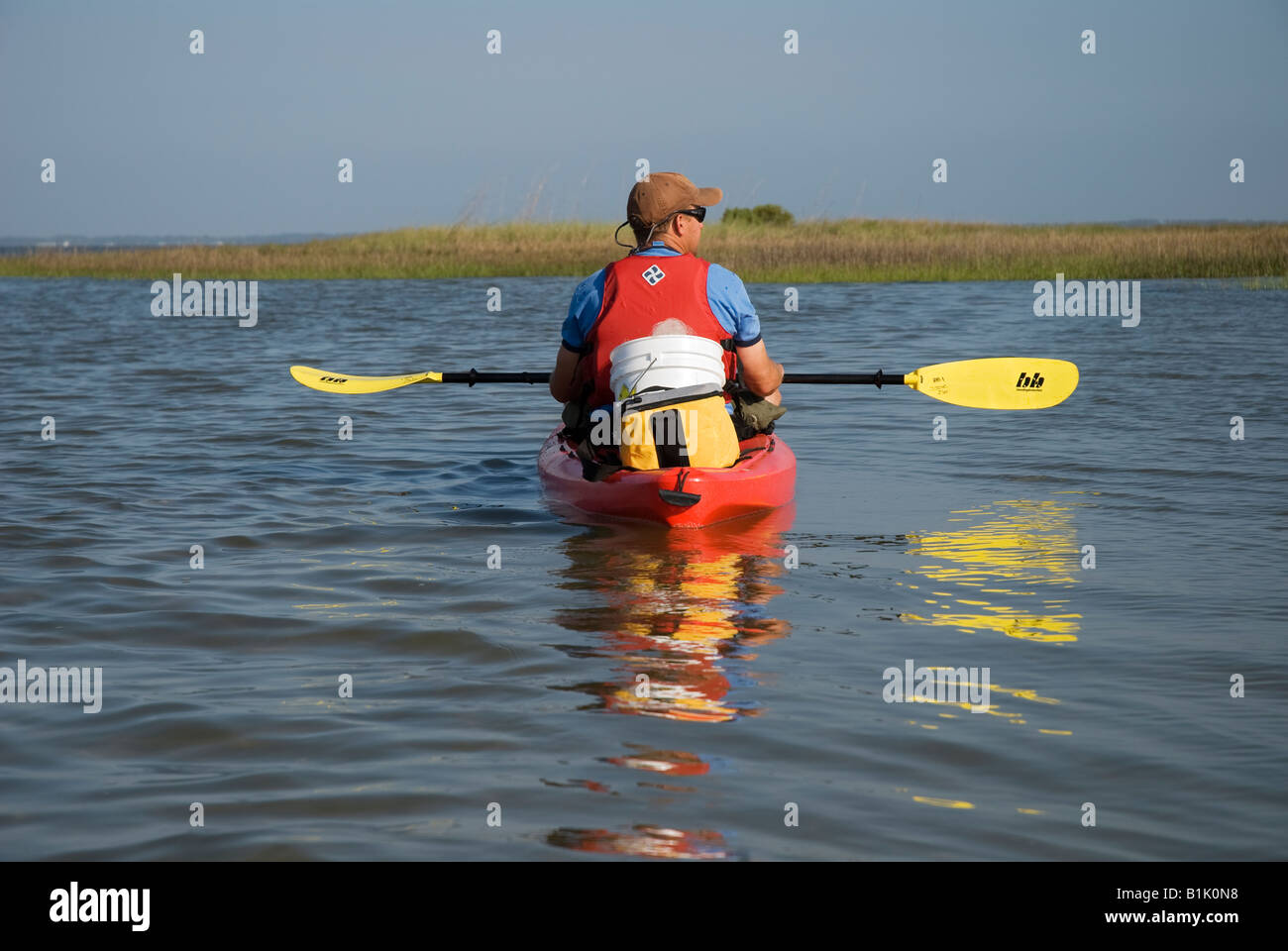 kayaking along the bay side of St George Island along North Florida s panhandle with outfitter Journeys of St George Island Stock Photo