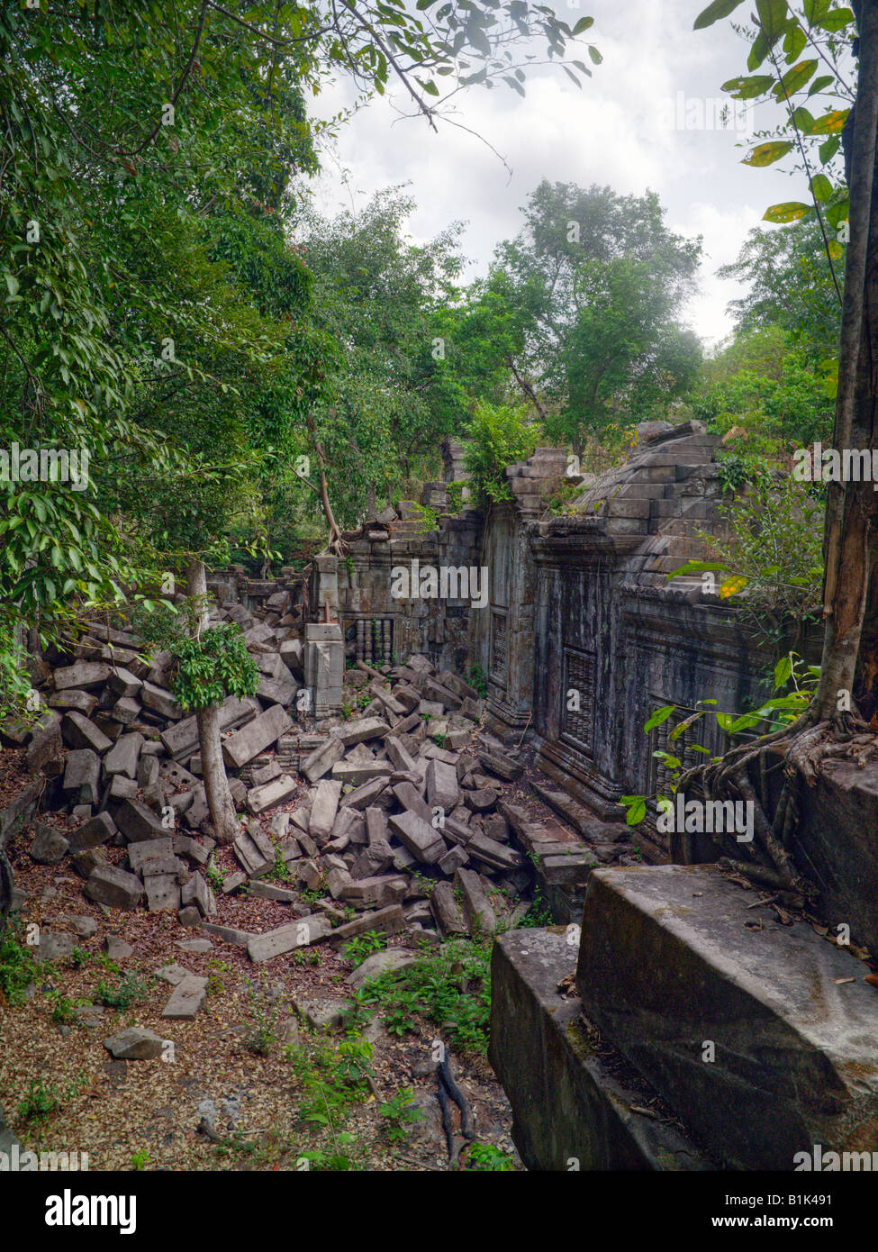 Jungle temple ruins hi-res stock photography and images - Alamy
