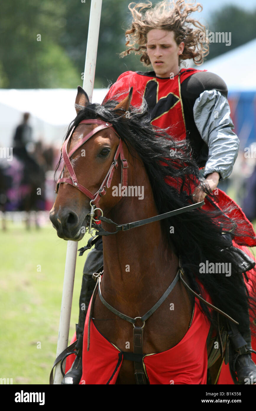 Medieval knight horse hi-res stock photography and images - Alamy