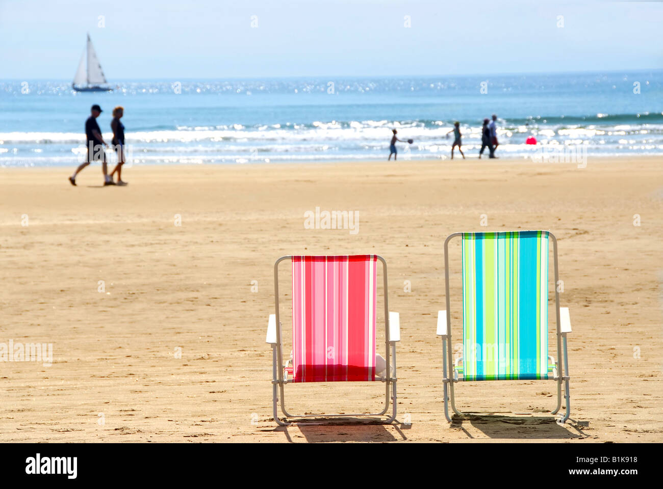 Two empty chairs hi-res stock photography and images - Alamy