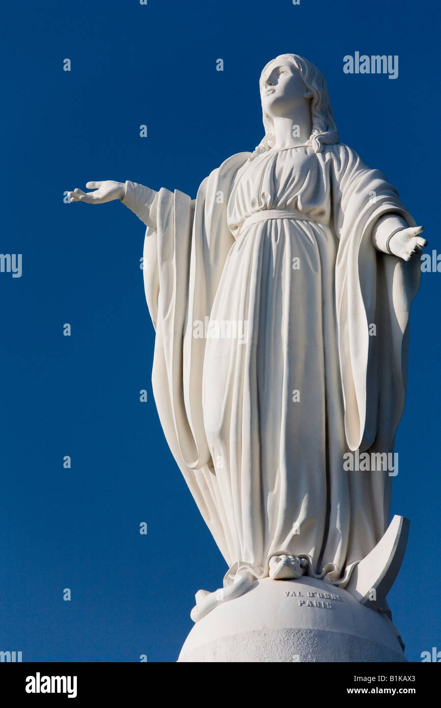 Statue of the Virgin at Cerro San Cristobal in the Parque Metropolitano ...