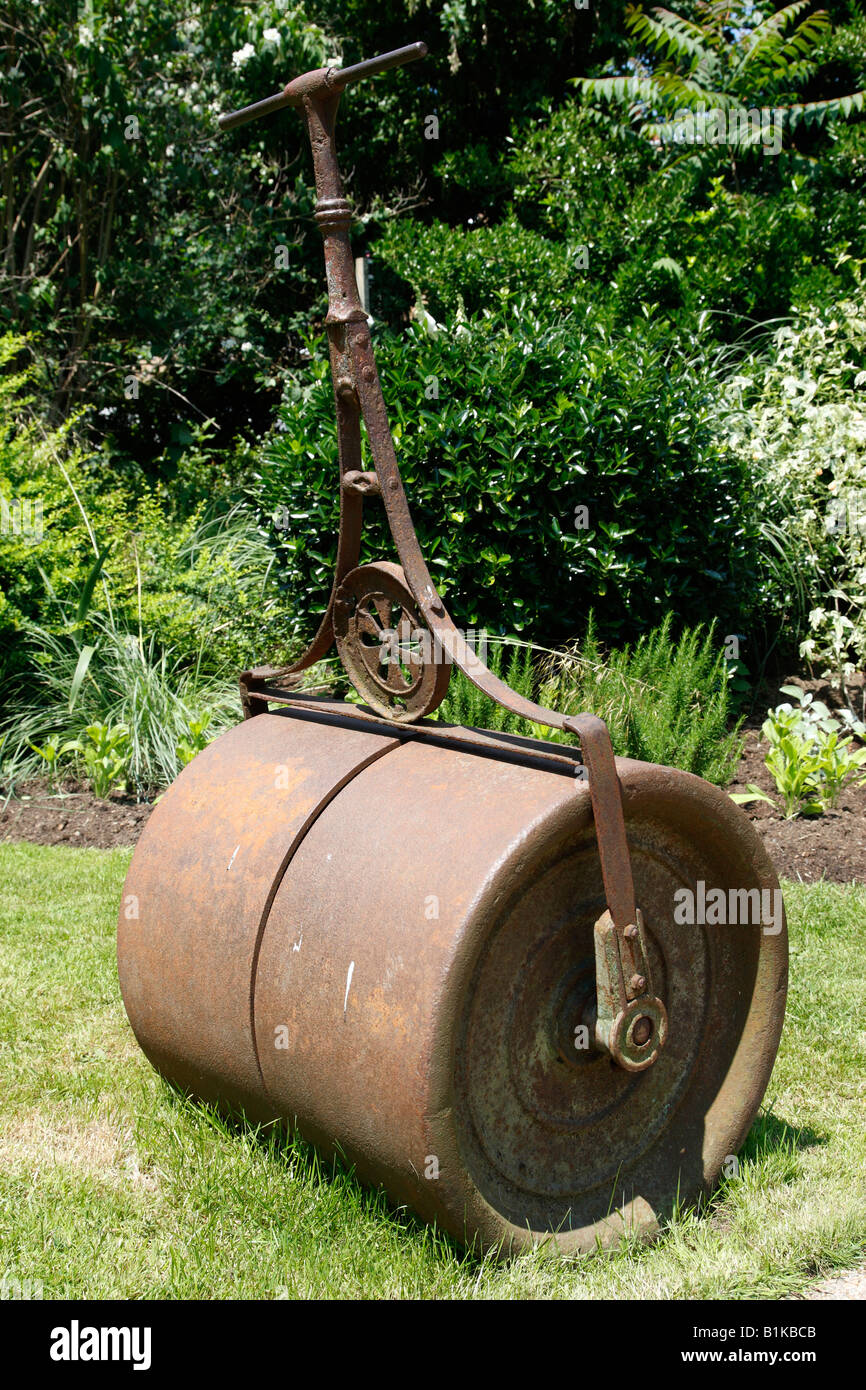 Vintage garden roller hi-res stock photography and images - Alamy