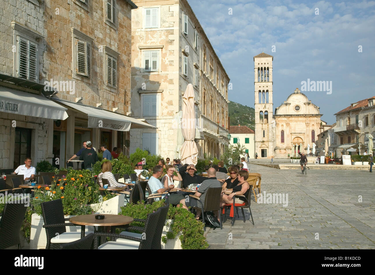 La Place Saint-Étienne à Hvar en Croatie - Lonely Planet