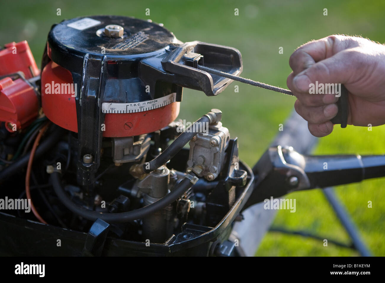 Pull start hires stock photography and images Alamy
