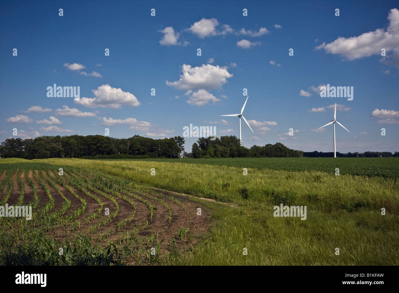Wind turbines on field in Ohio USA hires Stock Photo Alamy
