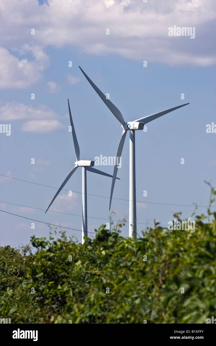 Wind turbines on field in Ohio USA hires Stock Photo Alamy