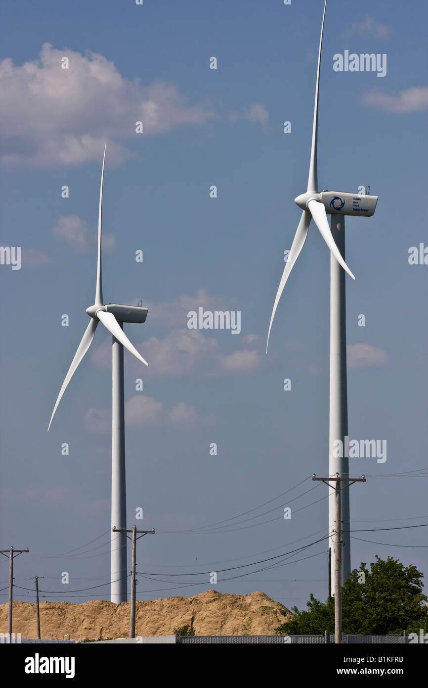 Wind turbine on field in Ohio USA hires Stock Photo Alamy