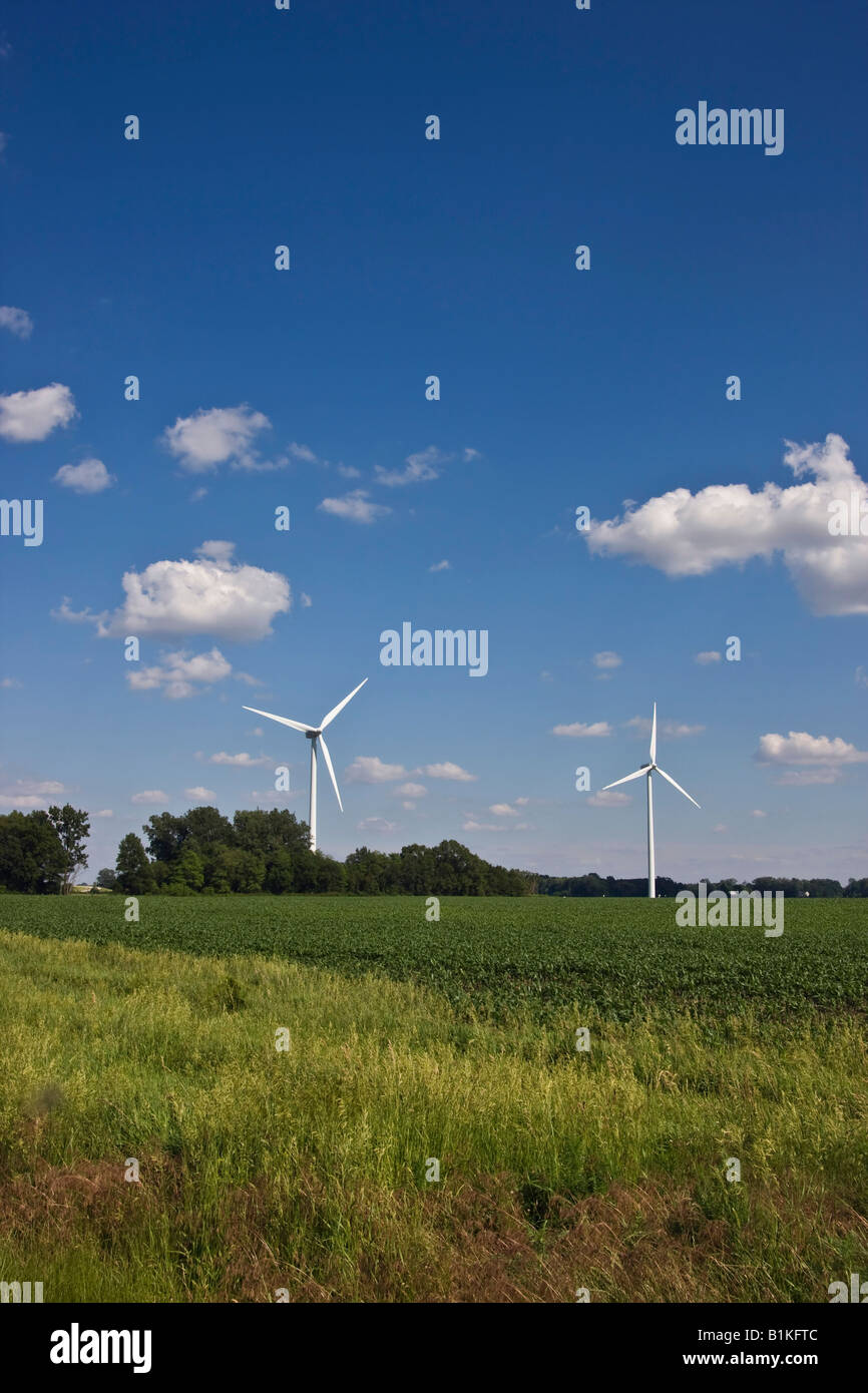 Wind turbines on field in Ohio USA hires Stock Photo Alamy