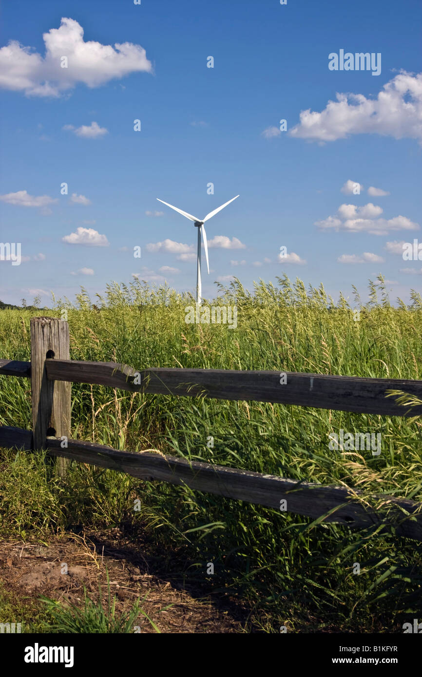 Wind turbine on field in Ohio USA hires Stock Photo Alamy
