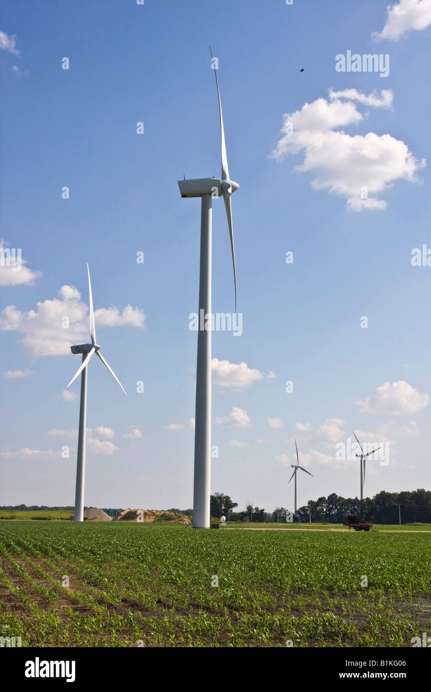 Wind turbines on field in Ohio USA hires Stock Photo Alamy