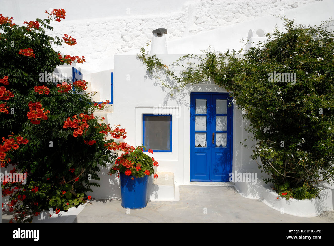 Traditional white house in Santorini, Greece Stock Photo Alamy