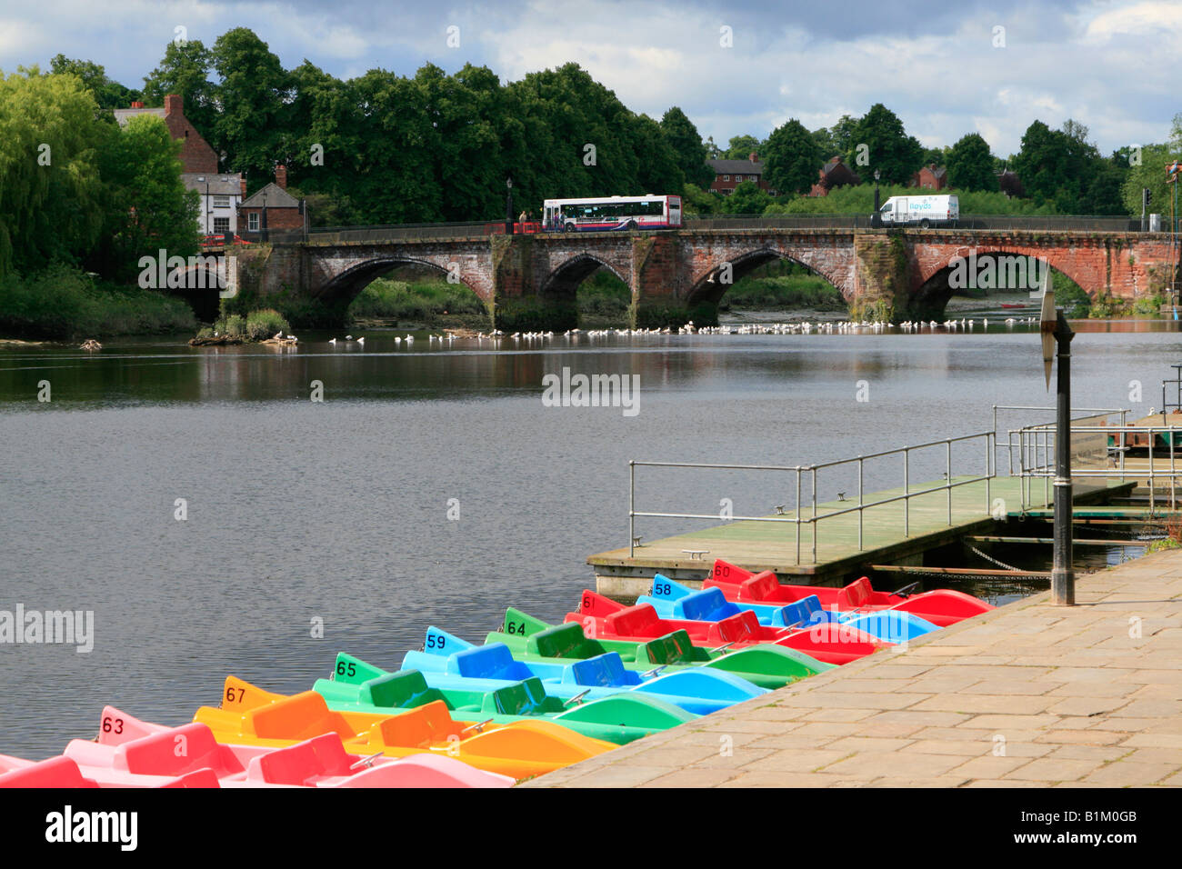 Cheshire Rivers Chester river boats hi-res stock photography and images - Alamy