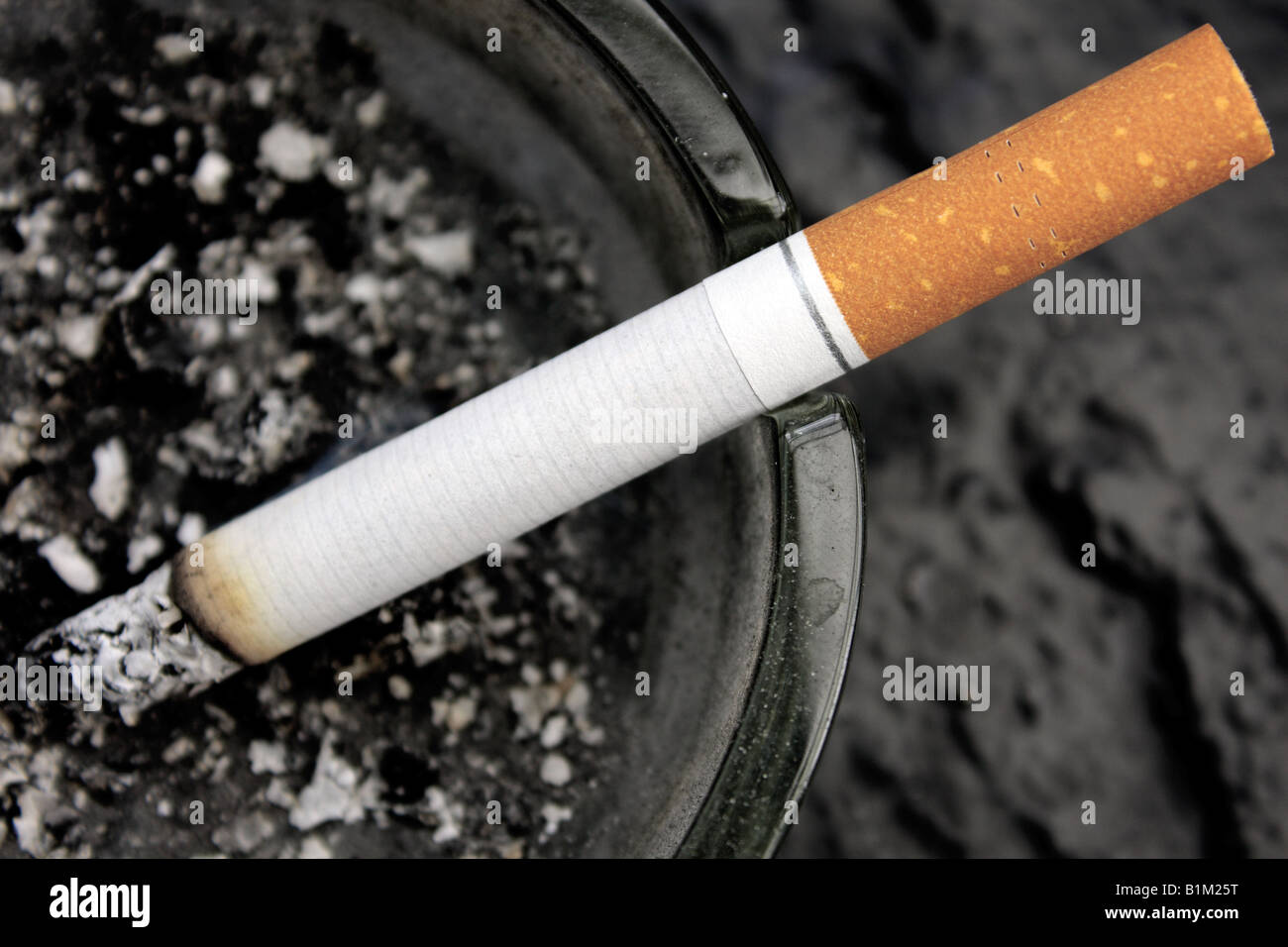 Silk cut cigarette hi-res stock photography and images - Alamy