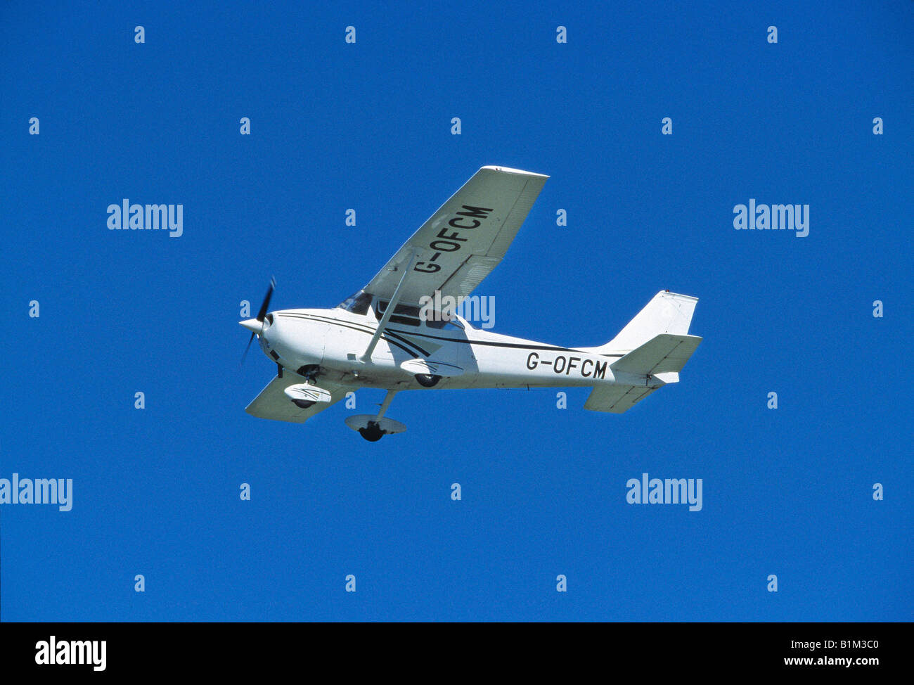 Low wing aircraft hi-res stock photography and images - Alamy