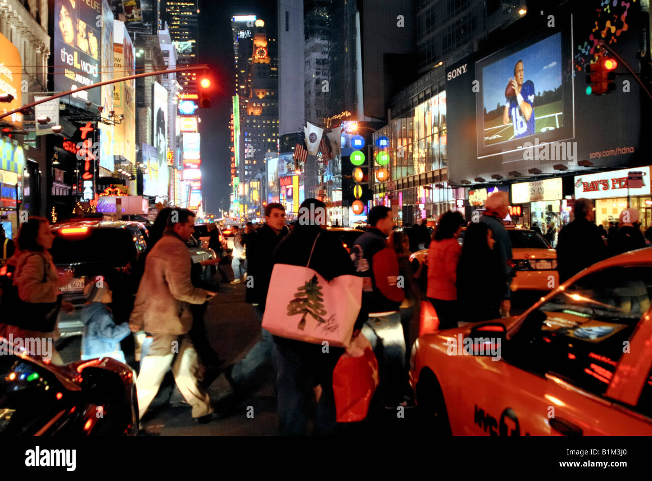 Times square in new york hi-res stock photography and images - Alamy