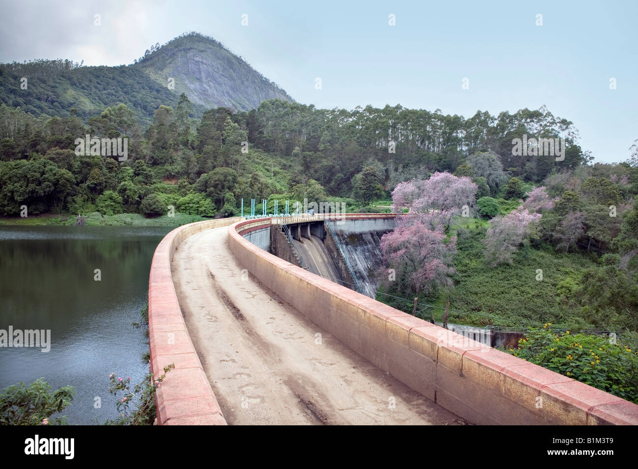 Idukki dam hires stock photography and images Alamy