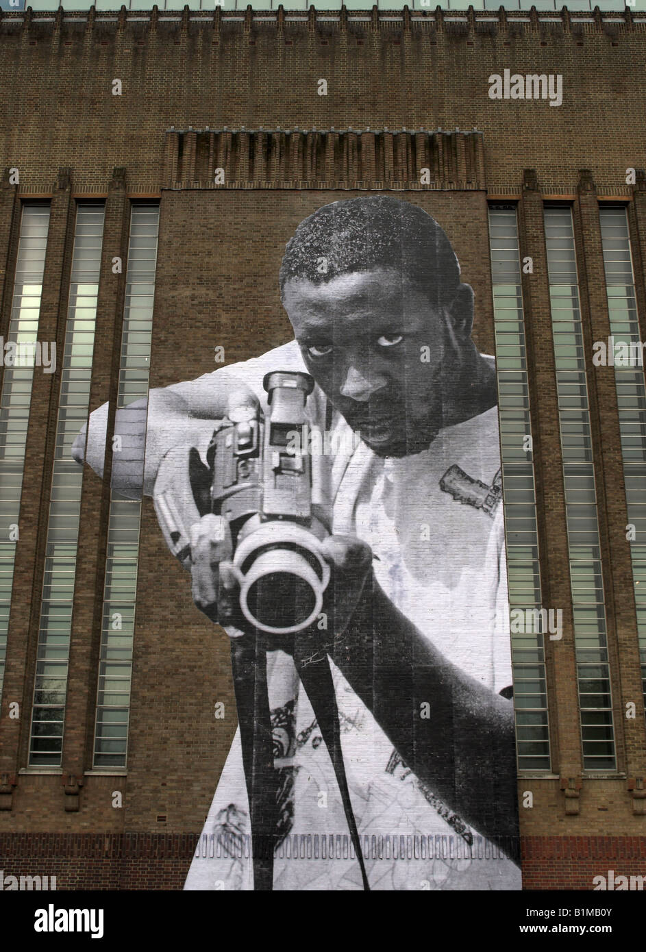 Street art on Tate Modern Gallery wall Stock Photo - Alamy