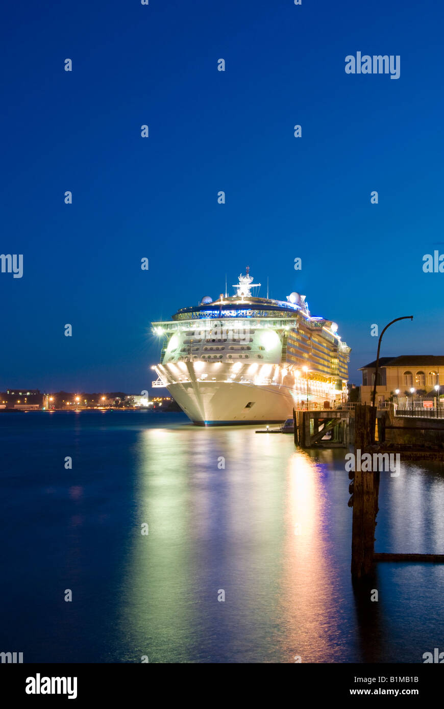 Cruise ship cobh ireland hires stock photography and images Alamy