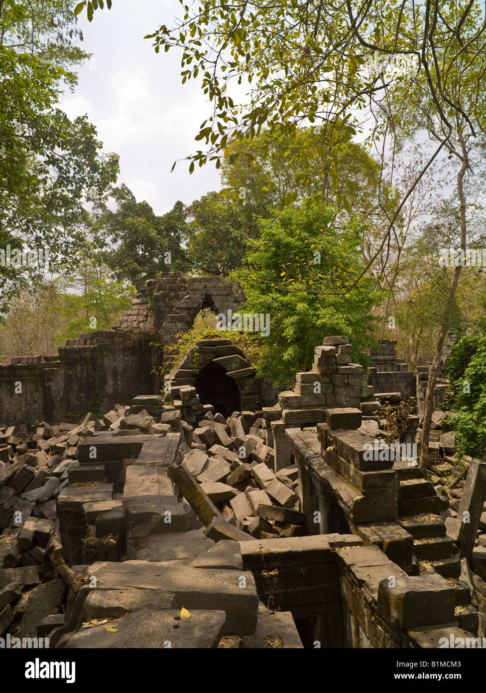 Jungle temple ruins hi-res stock photography and images - Alamy