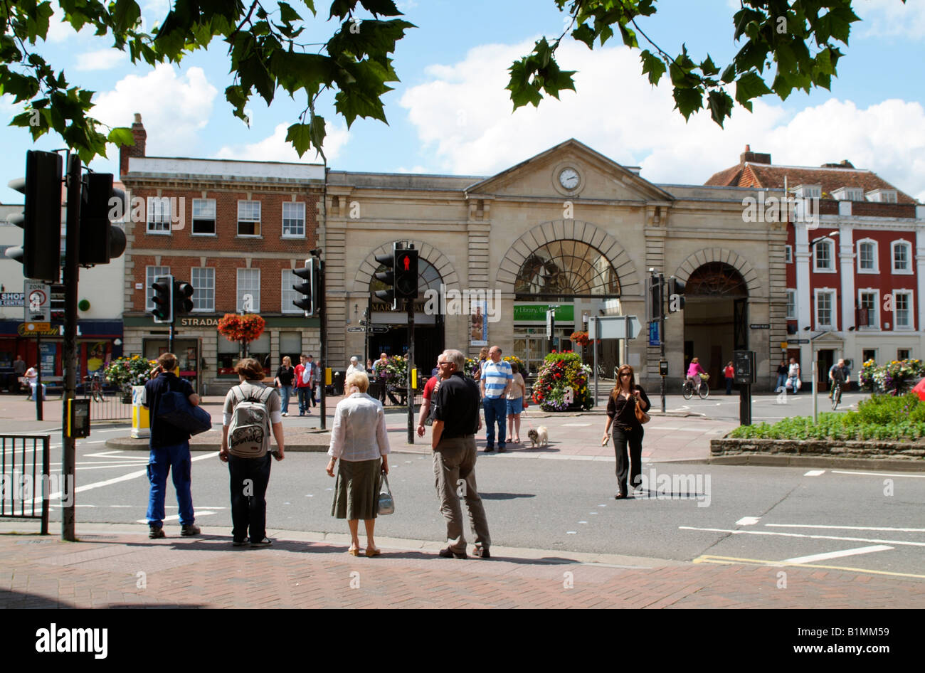 Salisbury wiltshire town centre hires stock photography and images Alamy