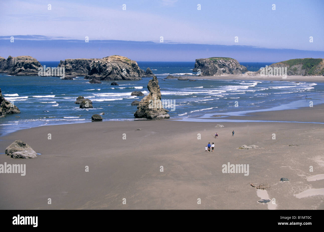 A view of the sea stacks and beach at Bandon Oregon Stock Photo - Alamy