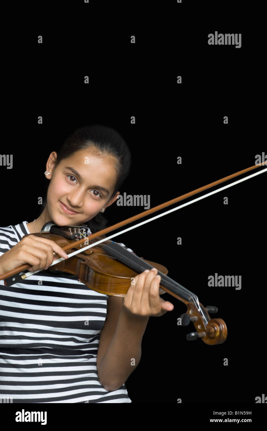 Portrait of a teenage girl playing a violin Stock Photo - Alamy