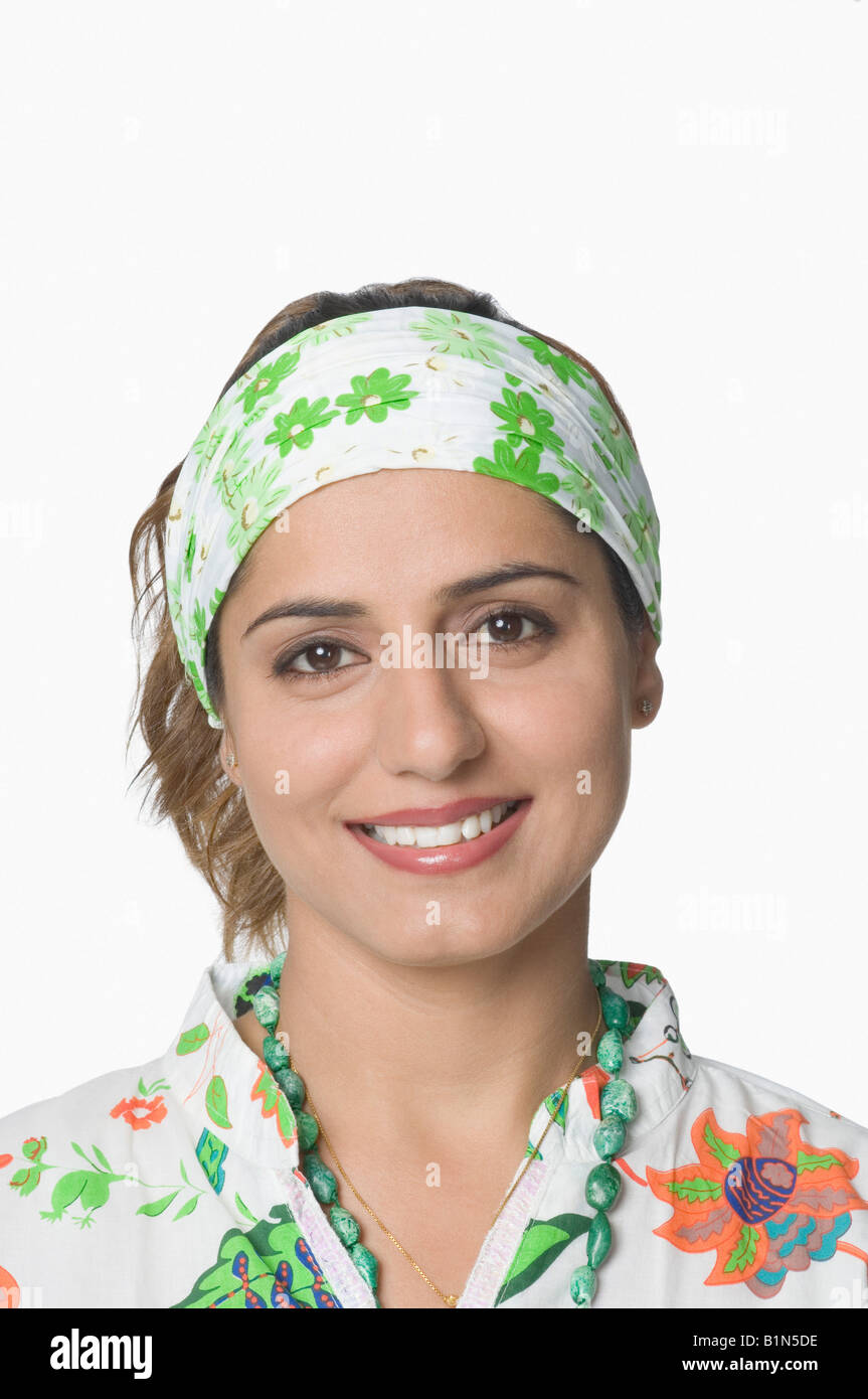 Portrait of a young woman smiling Stock Photo - Alamy
