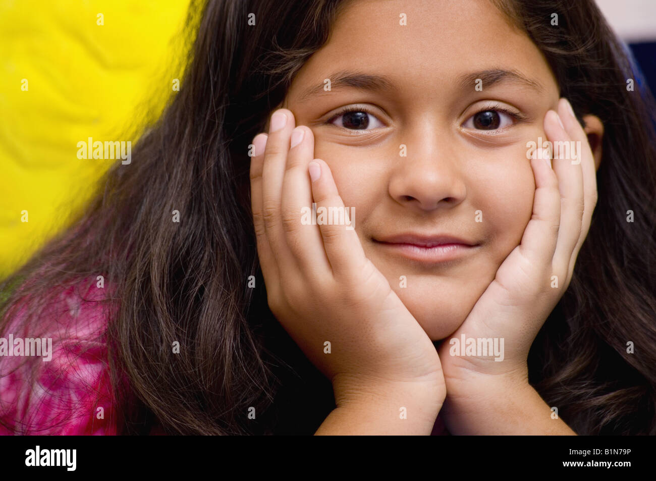 Portrait of a girl smiling Stock Photo - Alamy