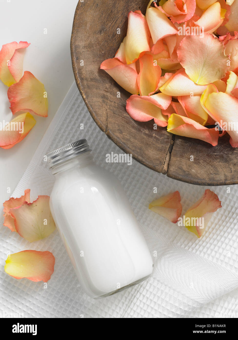 Rose petals in a wooden bowl Stock Photo - Alamy