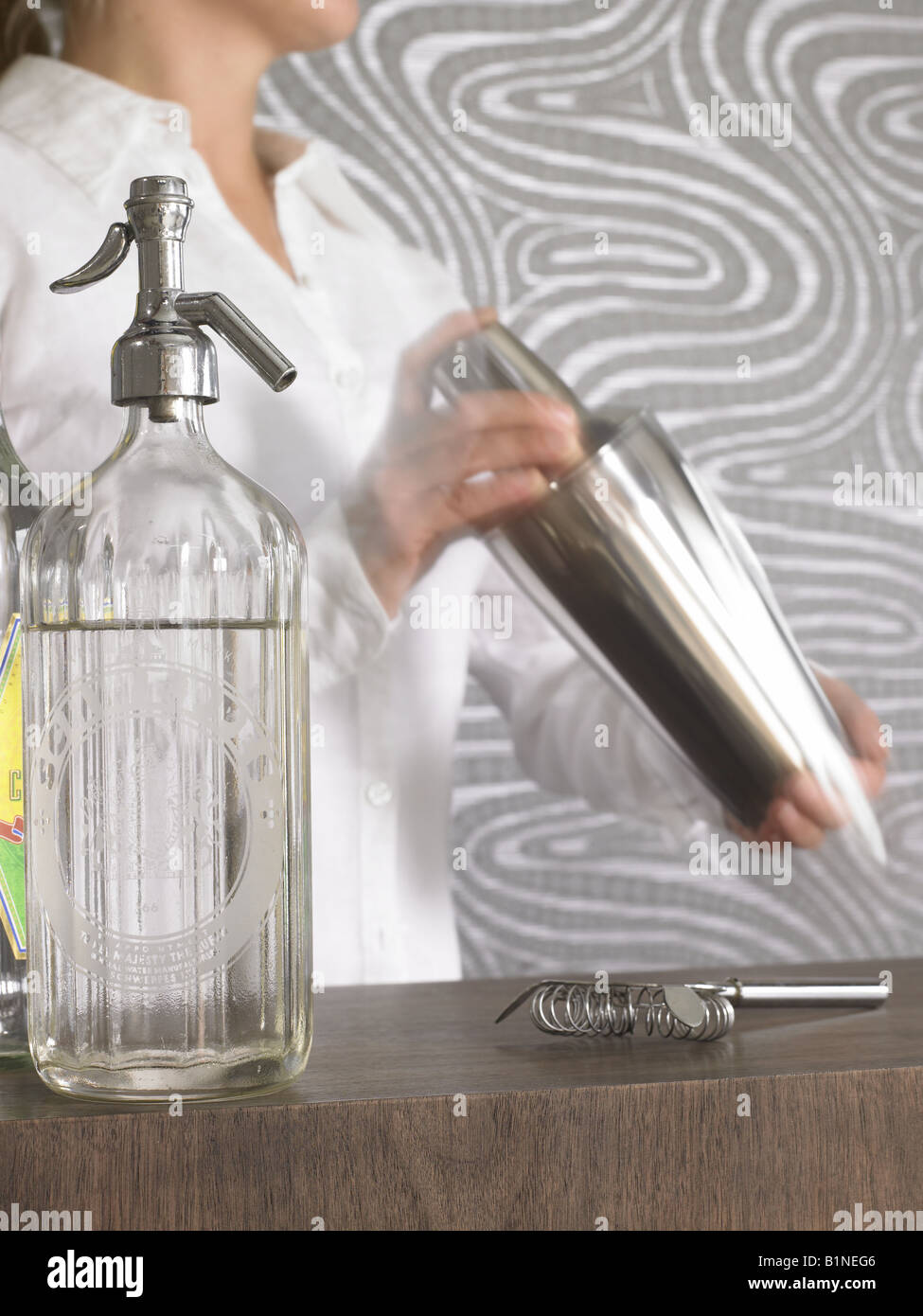 Cocktail bar and bar tender Stock Photo Alamy