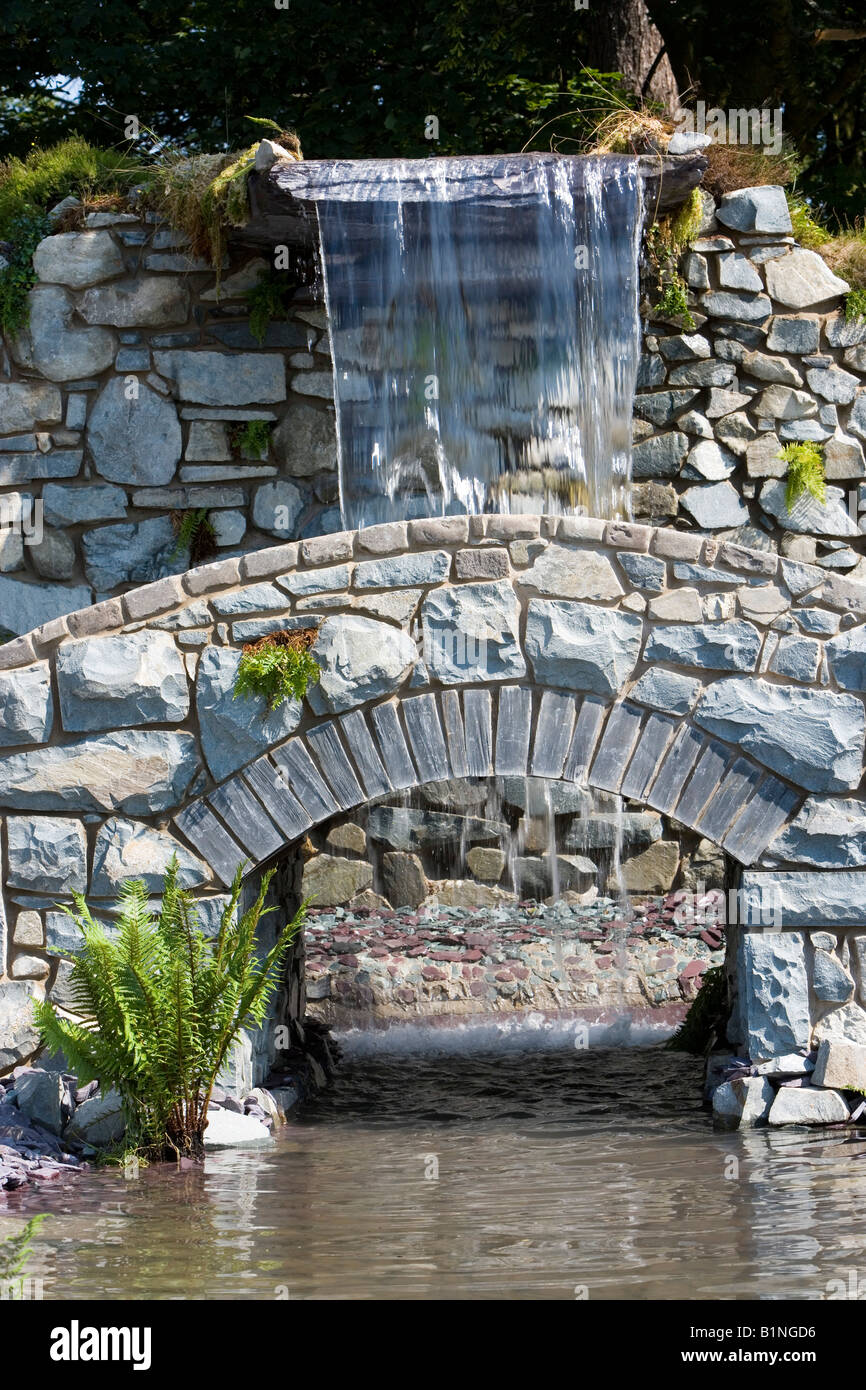 Garden waterfall feature hi-res stock photography and images - Alamy