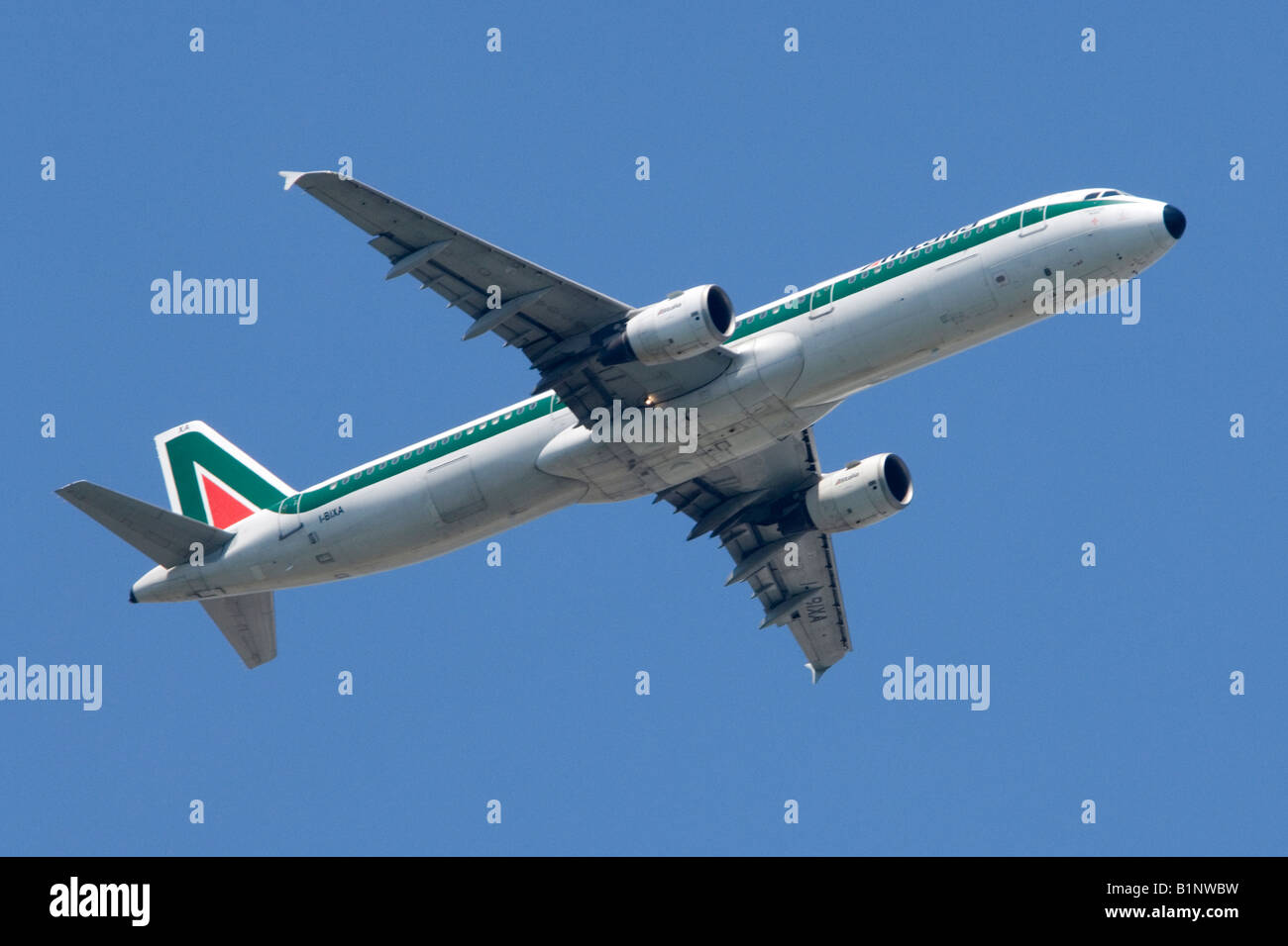 Airbus a321 alitalia hi-res stock photography and images - Alamy