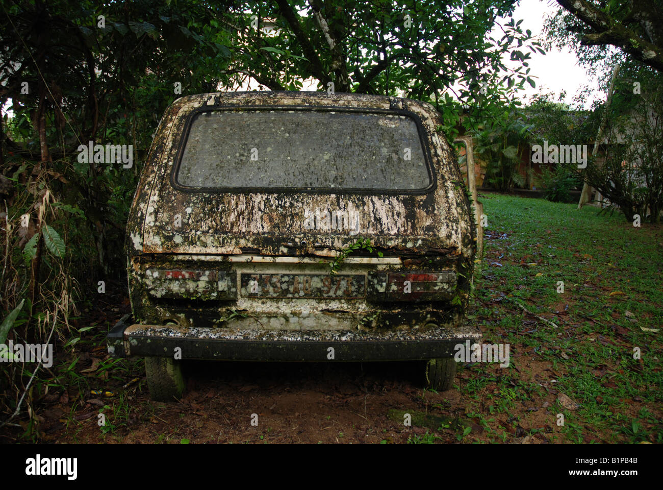 Old car abandoned in tropical hi-res stock photography and images - Alamy