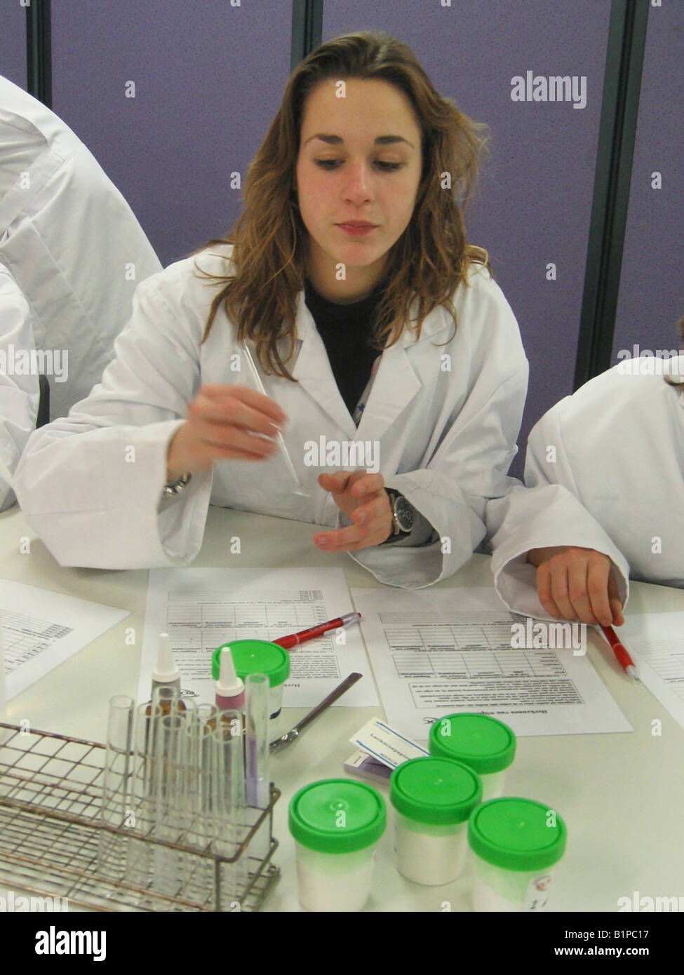 student in physics class Stock Photo - Alamy