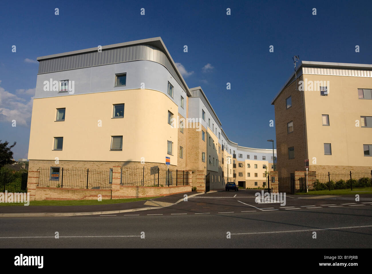 Contemporary new build homes hires stock photography and images Alamy