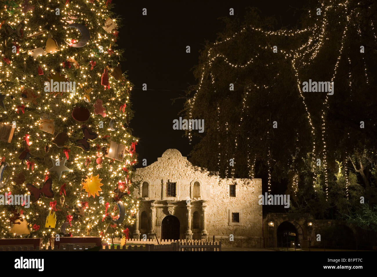 The Christmas tree at the Alamo in San Antonio, Texas Stock Photo Alamy