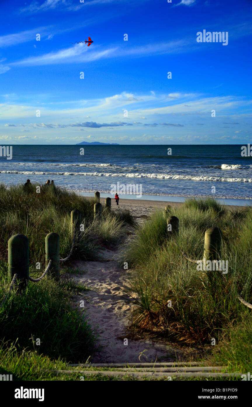 Kiteflying on Papamoa Beach, near Mount Maunganui, Bay of Plenty, New Zealand Stock Photo Alamy