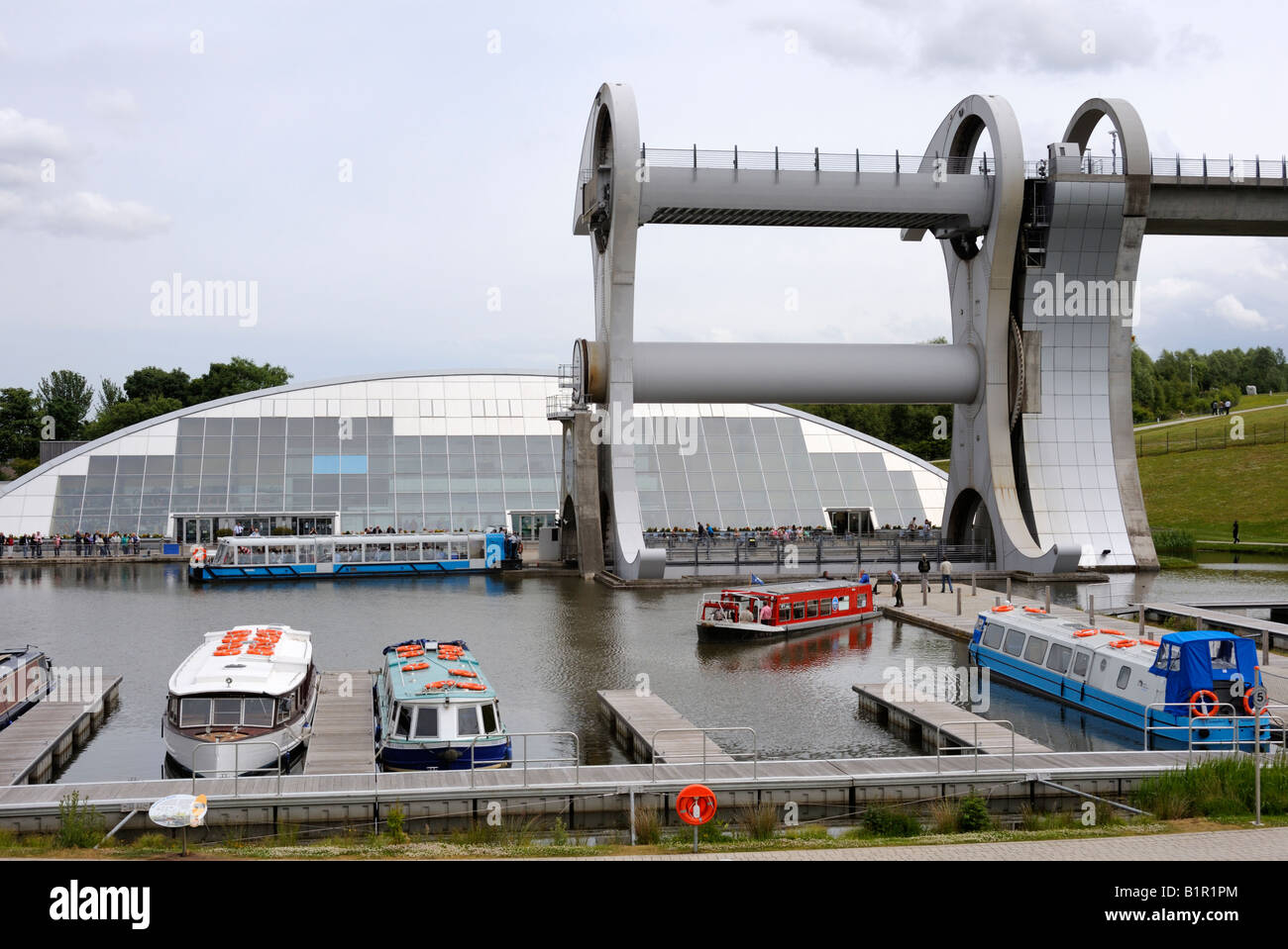 The Falkirk Wheel and Visitor Centre, Forth and Clyde Canal and Union Canal, Falkirk, Stirlingshire, Scotland, United Kingdom. Stock Photo