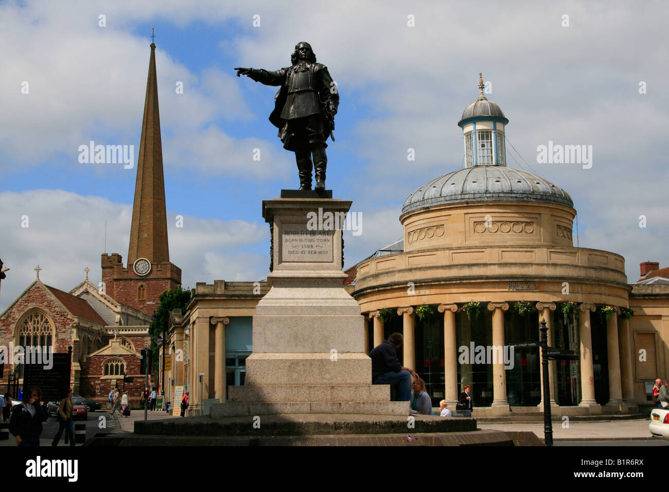 statue of Admiral Robert Blake at Cornhill, with St Mary's Church in the background market town centre Bridgwater somerset Stock Photo