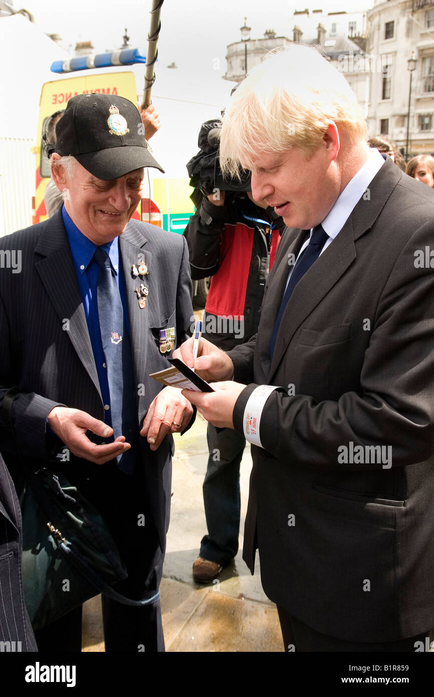 Boris at Trafalgar Square signing autograph for army Veteran Stock Photo