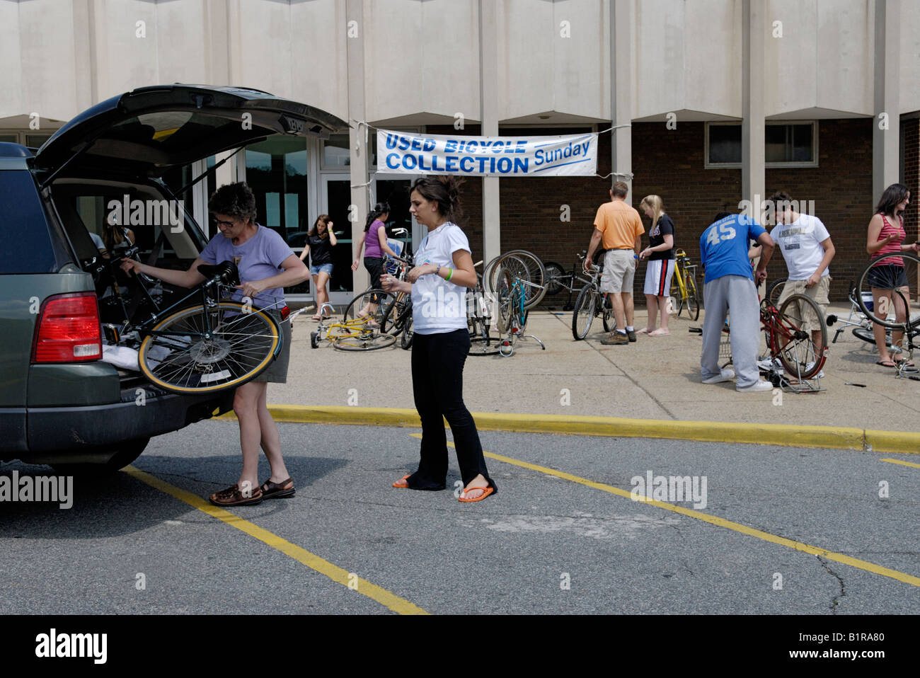 High school students, teens, volunteering at bike recycling collection Stock Photo