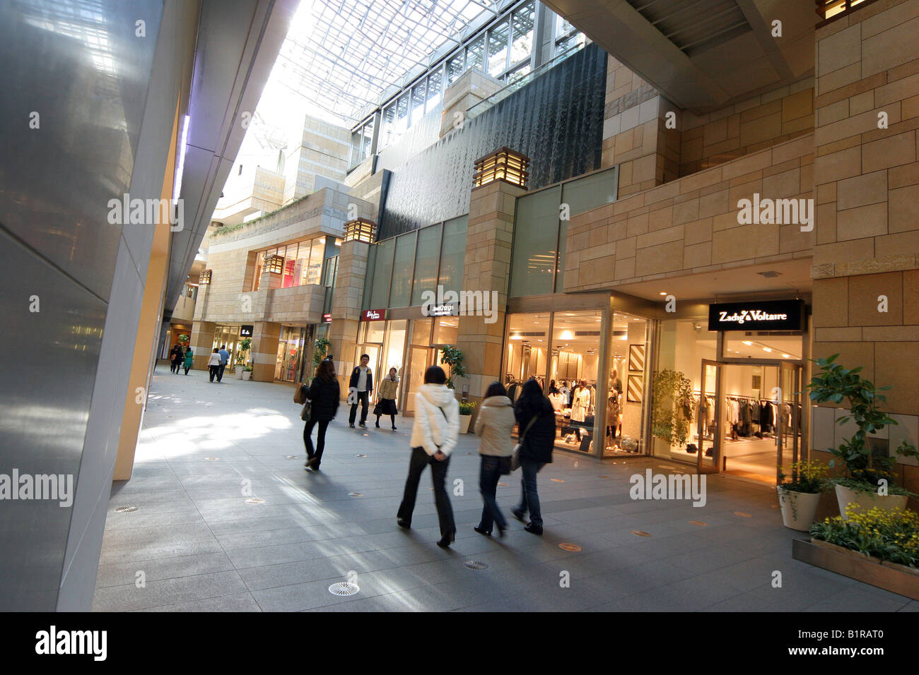 Roppongi Hills Shopping Complex Tokyo Japan Stock Photo Alamy Roppongi Hills Shopping Complex Tokyo Japan Stock Photo Alamy