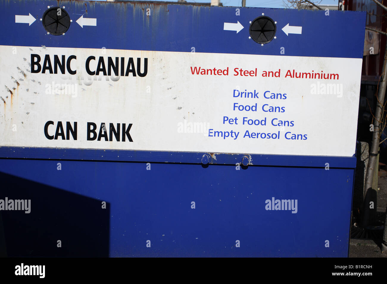 RECYCLING ALUMINIUM CAN BANK Stock Photo - Alamy